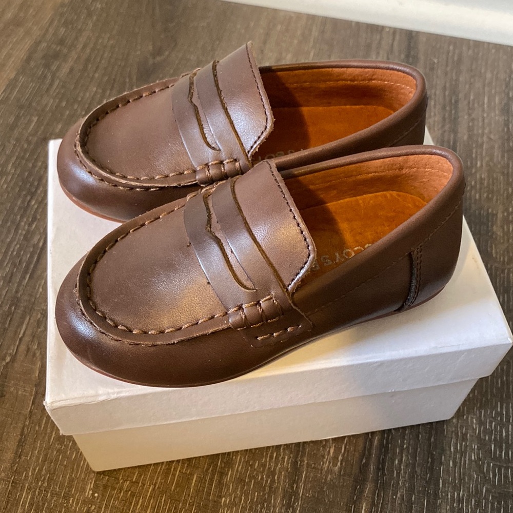 EUC McCoy’s Boys Chocolate loafers